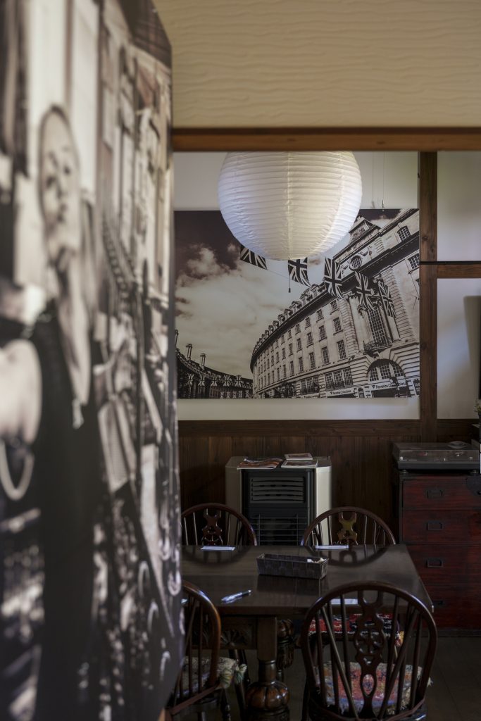 町家空間に展示されたTHE LONDON 写真展の作品
